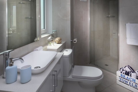 Cottesloe Blue Apartment - Executive Escapes - Accommodation Gladstone 1