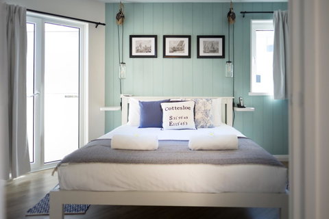 Cottesloe Blue Apartment - Executive Escapes - Accommodation Gladstone 2