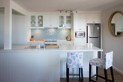 Cottesloe Blue Apartment - Executive Escapes - Accommodation Gladstone 6