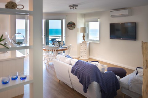 Cottesloe Blue Apartment - Executive Escapes - Accommodation Gladstone 4