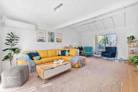 Applecross Village Residence - Accommodation Gladstone 0