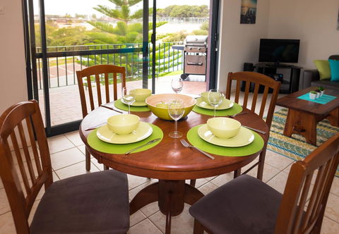 Cottesloe Sea Bliss Apartment - Accommodation Gladstone 5