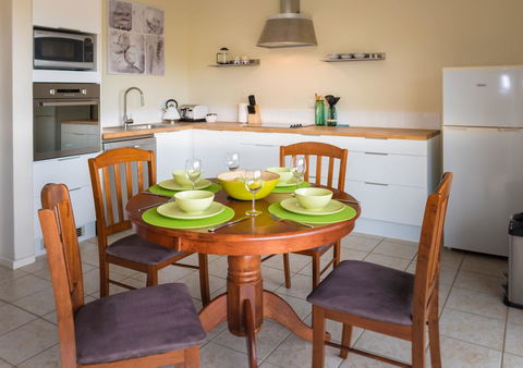 Cottesloe Sea Bliss Apartment - Accommodation Gladstone 4