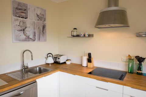 Cottesloe Sea Bliss Apartment - Accommodation Gladstone 9