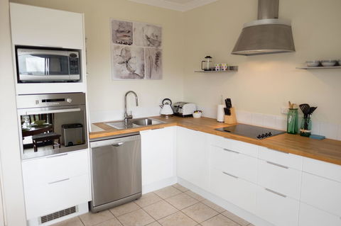 Cottesloe Sea Bliss Apartment - Accommodation Gladstone 3