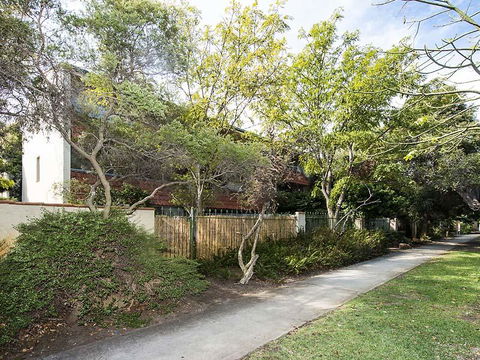Rosalie 13 - Accommodation Gladstone 19