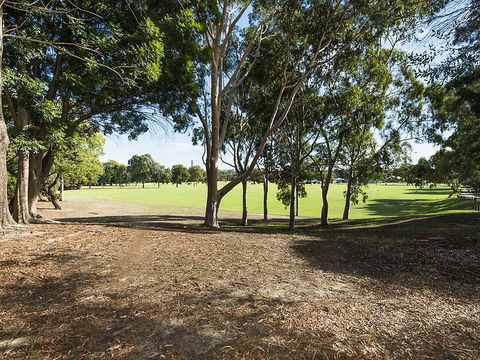 Rosalie 13 - Accommodation Gladstone 17