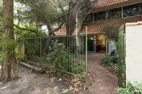 Rosalie 13 - Accommodation Gladstone 15