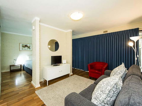 Rosalie 13 - Accommodation Gladstone 4