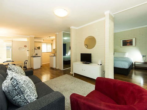 Rosalie 13 - Accommodation Gladstone 9