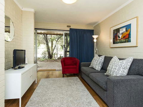 Rosalie 13 - Accommodation Gladstone 3