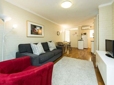 Rosalie 13 - Accommodation Gladstone 8