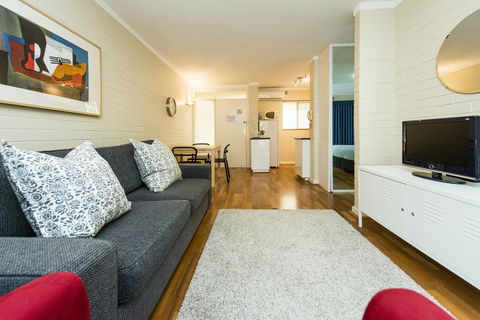 Rosalie 13 - Accommodation Gladstone 7