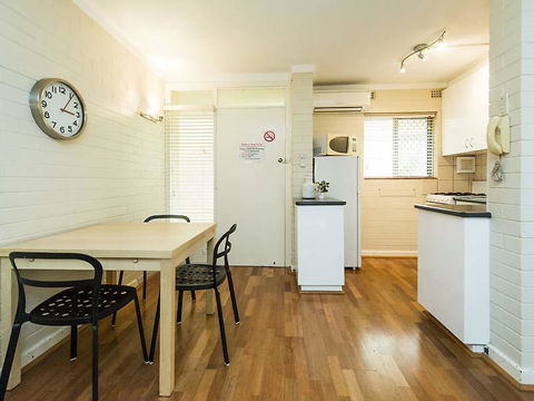 Rosalie 13 - Accommodation Gladstone 5
