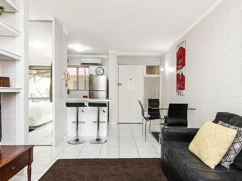 Rosalie 02 - Accommodation Gladstone 7