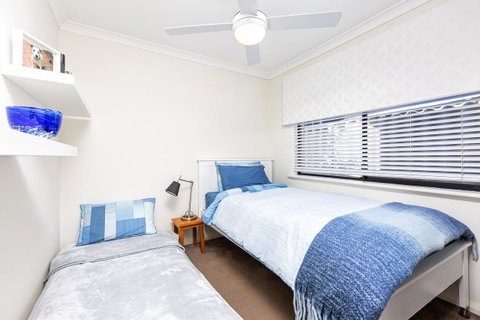 Como Executive Apartment - Accommodation Gladstone 13