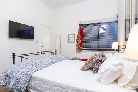 Como Executive Apartment - Accommodation Gladstone 7
