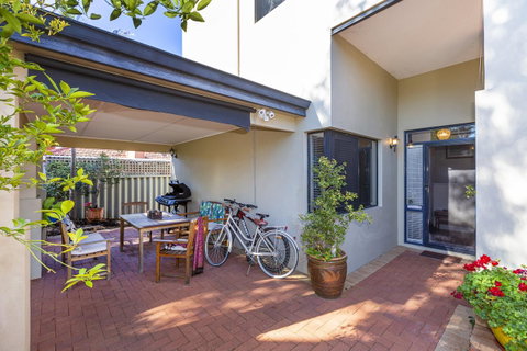 Como Executive Apartment - Accommodation Gladstone 2