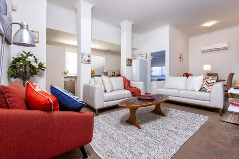 Como Executive Apartment - Accommodation Gladstone 0