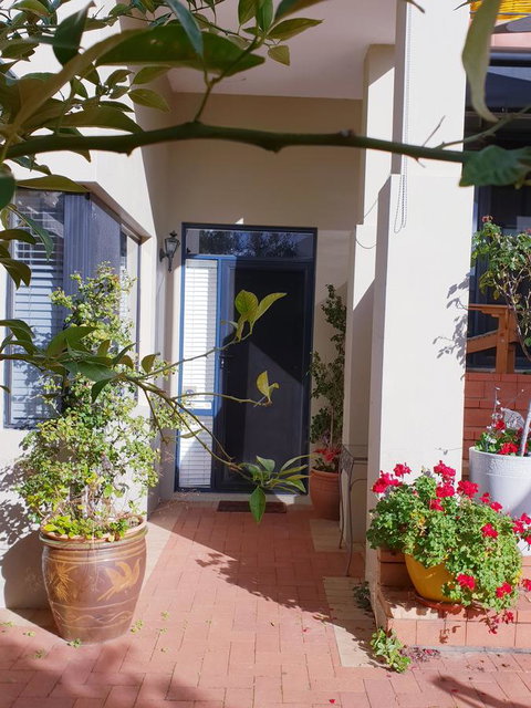 Como Executive Apartment - Accommodation Gladstone 3