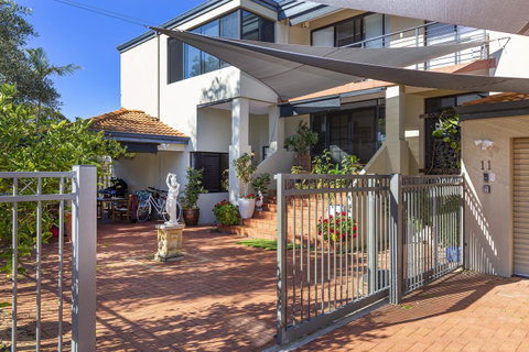 Como Executive Apartment - Accommodation Gladstone 1