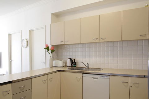 WESTEND CBD PERTH-ULTIMATE LOCATION - Accommodation Gladstone 10