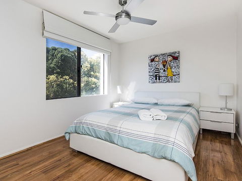 South Perth Deluxe Apartment - Accommodation Gladstone 10