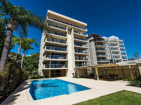South Perth Deluxe Apartment - Accommodation Gladstone 0