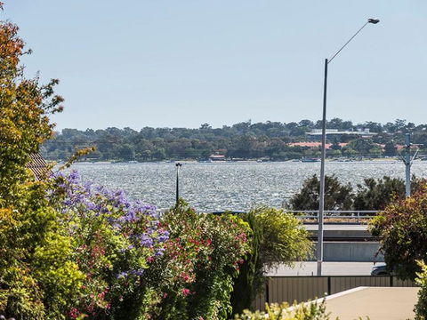 South Perth Deluxe Apartment - Accommodation Gladstone 26