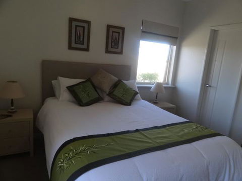 Acaciabnb - Accommodation Gladstone 2
