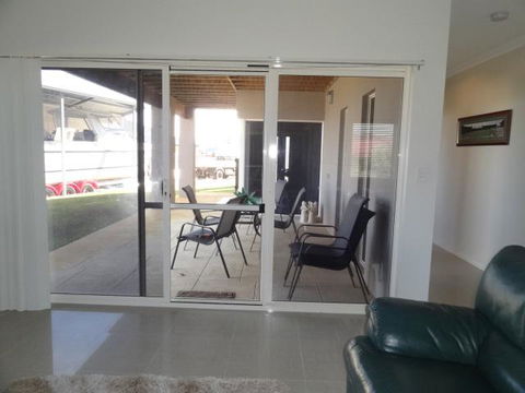 Acaciabnb - Accommodation Gladstone 4