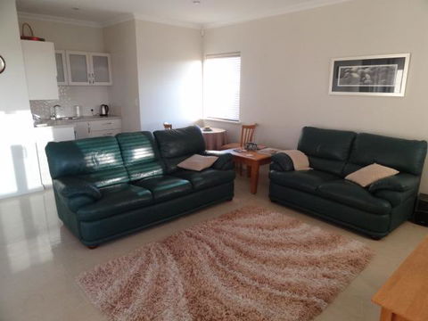 Acaciabnb - Accommodation Gladstone 8