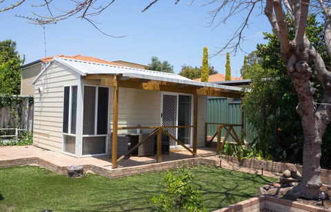 Susan Yong's Studio - Accommodation Gladstone 2