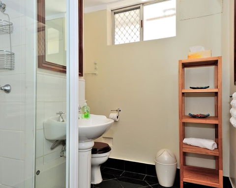Mollies - Central Fremantle 1 Bedroom Apartment - Accommodation Gladstone 4