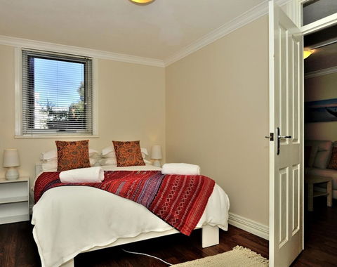 Mollies - Central Fremantle 1 Bedroom Apartment - Accommodation Gladstone 6