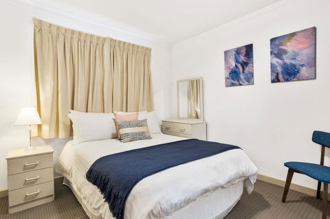 South Perth Executive Apartment - Accommodation Gladstone 6