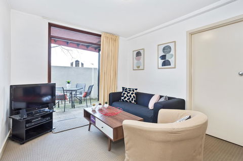 South Perth Executive Apartment - Accommodation Gladstone 1