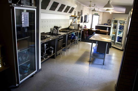 Shiralee Hostel -note - Valid Passport Required To Check In - Accommodation Gladstone 9