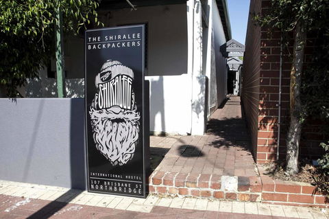 Shiralee Hostel -note - Valid Passport Required To Check In - Accommodation Gladstone 12