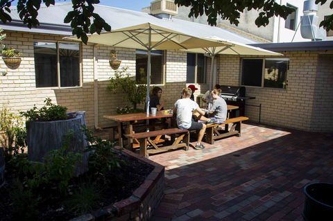 Shiralee Hostel -note - Valid Passport Required To Check In - Accommodation Gladstone 7