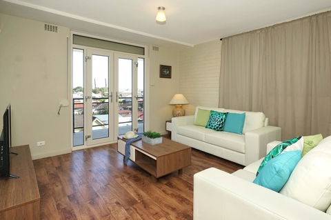 Freo Apartment - Accommodation Gladstone 1