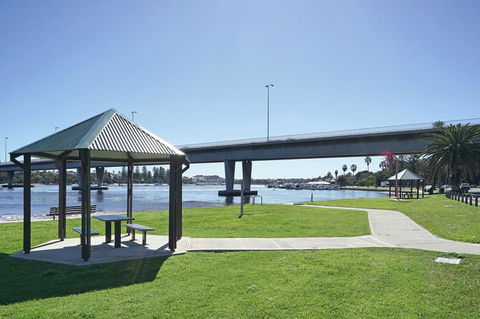 Freo Apartment - Accommodation Gladstone 10
