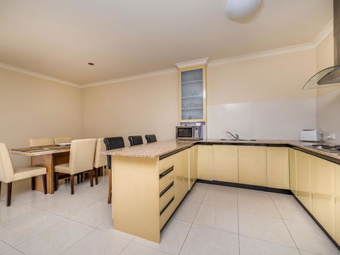Seafront Unit 60 - Accommodation Gladstone 6