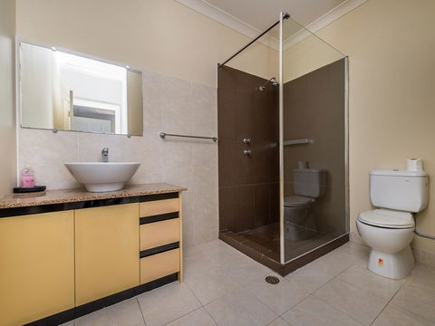Seafront Unit 60 - Accommodation Gladstone 5