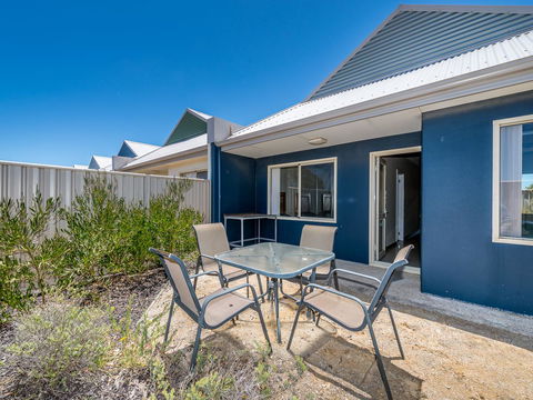 Seafront Unit 60 - Accommodation Gladstone 1