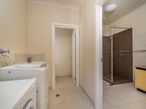 Seafront Unit 60 - Accommodation Gladstone 4