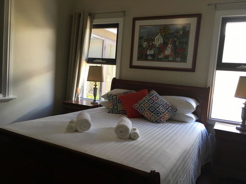 Rowley House - Accommodation Gladstone 15