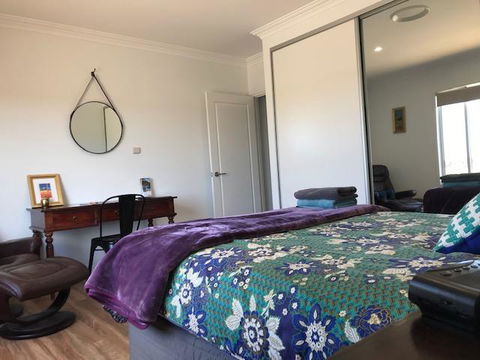 The Mains Guest House 2 Bedroom Farm Stay - Accommodation Gladstone 5