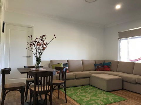 The Mains Guest House 2 Bedroom Farm Stay - Accommodation Gladstone 11