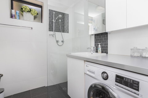 Gorgeous 26 1 Bed Designer Fitout Perfect Location - Accommodation Gladstone 5